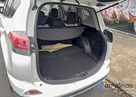 2017 Toyota Rav4 Xle из США, поврежденный, VIN JTMRFREVXHJ112518